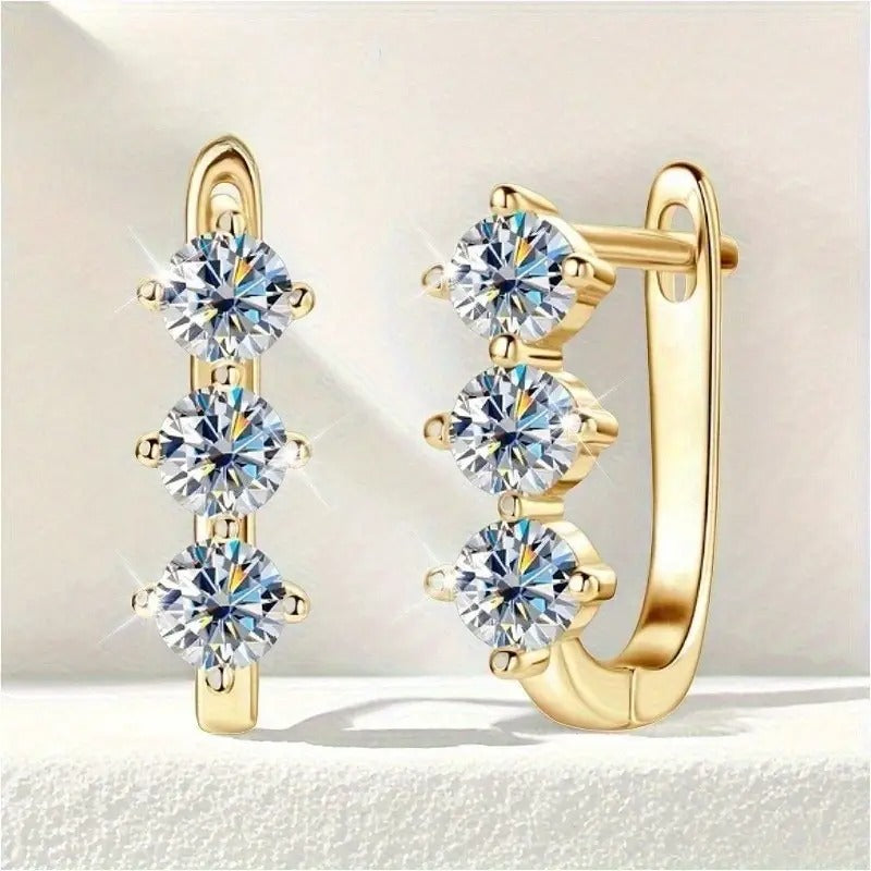 S925 Silvery Four-Claw Round Mosang Stone Classic Retro Elegant Temperament Earrings, Suitable for Daily Life And Attending Wedding Banquets, Parties And Dances, Suitable for Wedding Season Birthday Anniversary Gifts, with a Gift Box of about 2.6G